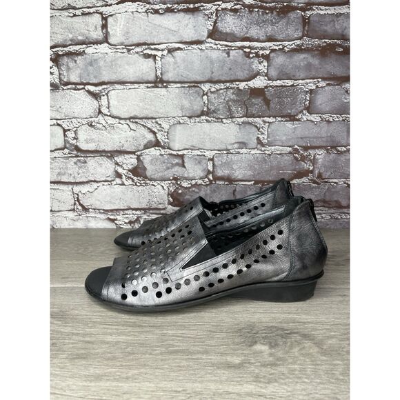 Sesto Meucci Pewter Leather Perforated Back Zip Wedge Shoes Women Sz 11N US/42EU - Picture 16 of 16